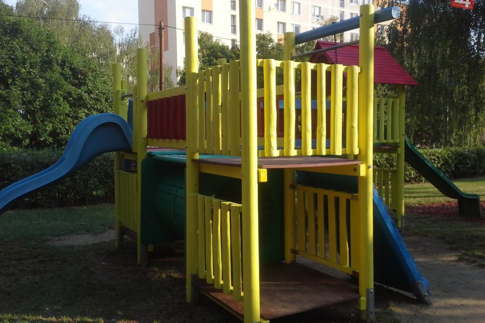 Ilustračný obrázok k článku Rekonštruuje sa vo veľkom, nezabúda sa ani na deti: Ihrisko na Juhu dostane nový šat
