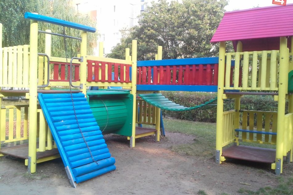 Ilustračný obrázok k článku Hlohovec otvára detské ihriská, ale nie všetky