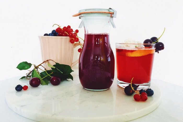 Ilustračný obrázok k článku Redakcia radí: Vyčarujte z ovocia voňavý domáci sirup