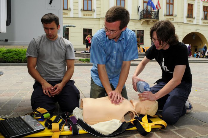 Ilustračný obrázok k článku Viete poskytnúť prvú pomoc? Ak šoférujete auto, mali by ste to vedieť