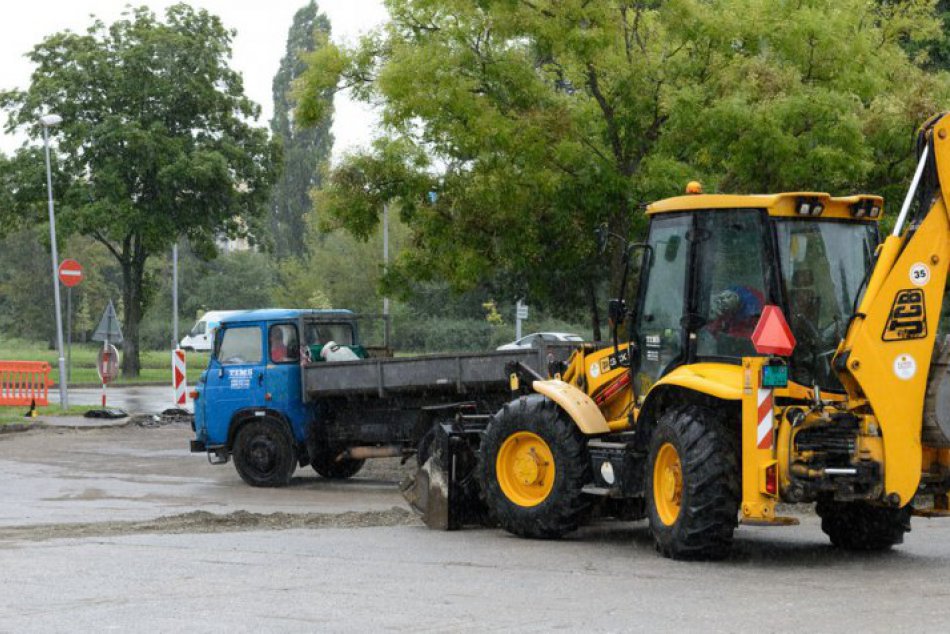 Ilustračný obrázok k článku V Nitre pribudnú parkovacie miesta: Opravy sa dočká aj chodník