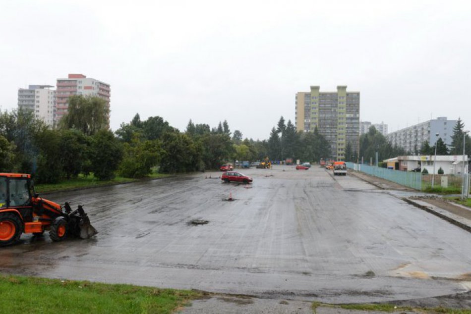 Ilustračný obrázok k článku AKTUÁLNE FOTO: Prebieha oprava parkoviska pred atletickým štadiónom v Nitre