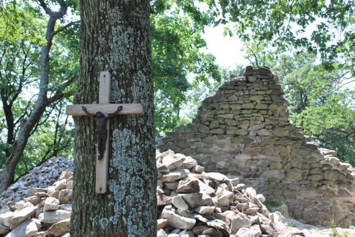 Ilustračný obrázok k článku TIP na letný výlet: Čo ponúka návštevníkom Čierny hrad?