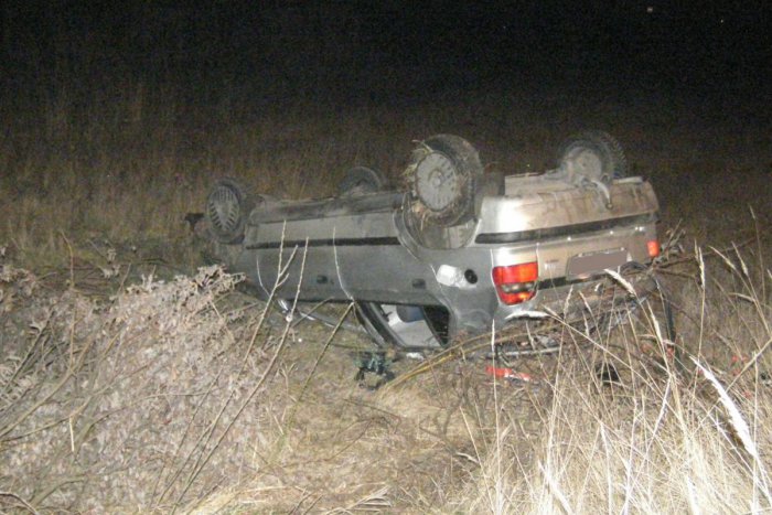 Ilustračný obrázok k článku Bystričan doplatil na zrážku s lesnou zverou. Felicia skončila mimo cesty na streche