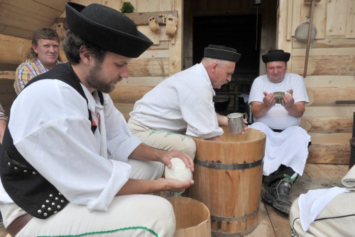 Ilustračný obrázok k článku Folklórna paráda hneď pri Zvolene: Atrakciou obľúbeného festivalu bude aj salaš
