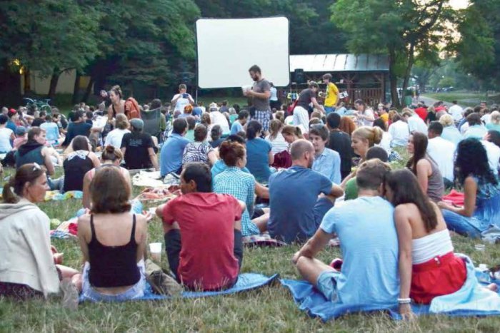 Ilustračný obrázok k článku LETNÉ KINO: Vybehnite s kamarátmi do kín pod holým nebom