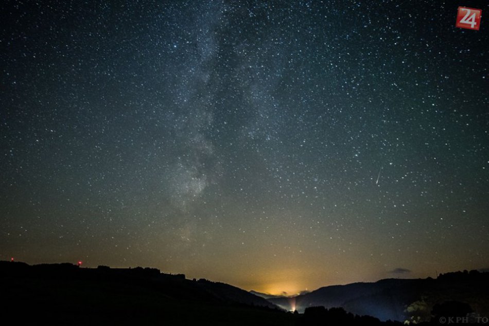 Ilustračný obrázok k článku FOTO: Nádherné divadlo nad Breznom: Zábery Perzeidov z najromantickejšej noci