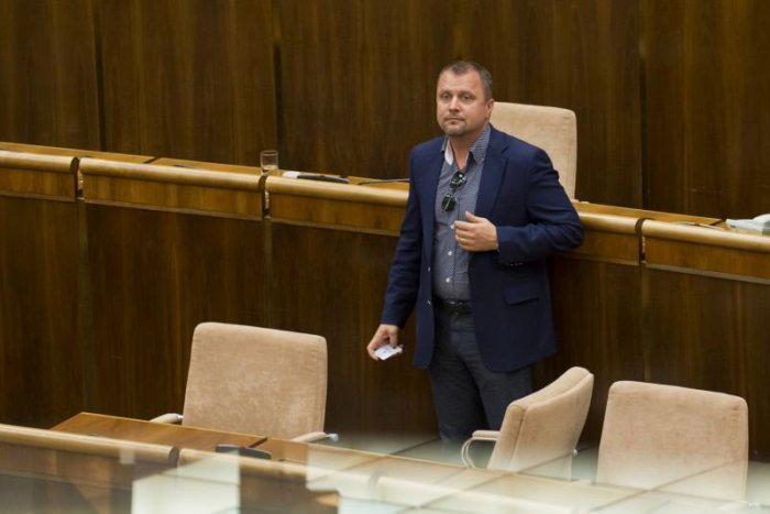 Ilustračný obrázok k článku Nespokojní poslanci Siete rokovali s novým šéfom. Vrátia sa na svoje posty?