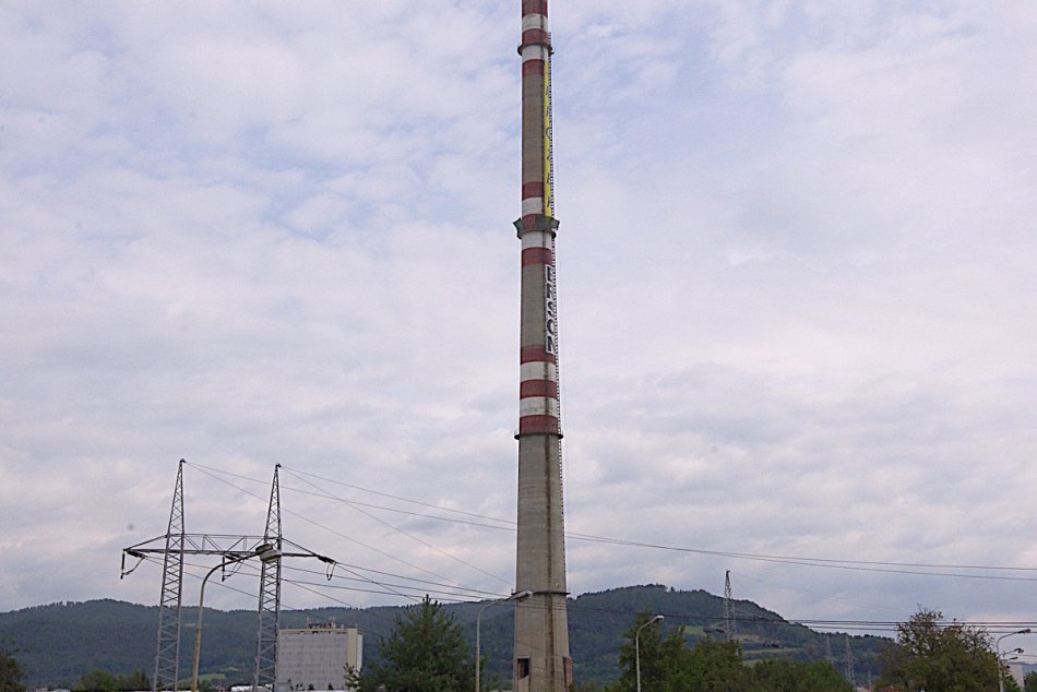 Ilustračný obrázok k článku Jedna z dominánt Považskej zbúraná: Takto sa nám strácala pred očami, VIDEO