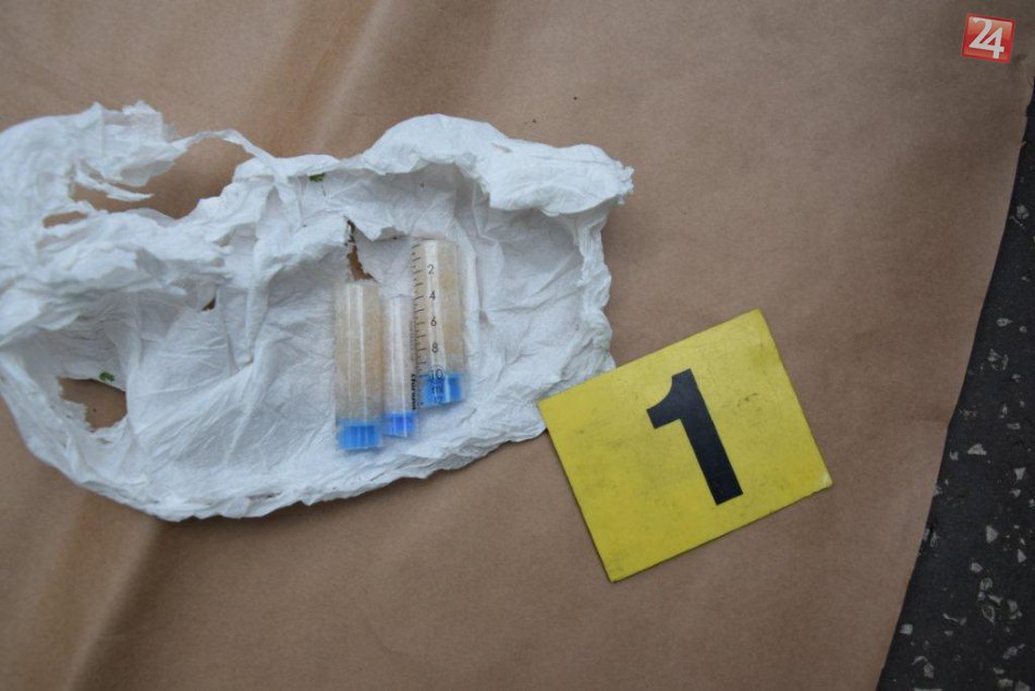 Ilustračný obrázok k článku FOTO: Drogový díler nakupoval v Bystrici. Kriminálka našla pervitín na stovky dávok!