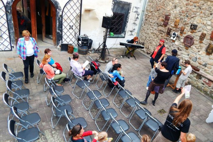 Ilustračný obrázok k článku Gagy po novom: Vyčkávanie v radoch aj permanentky sú minulosťou