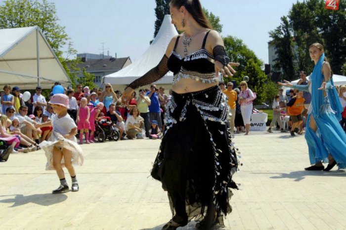 Ilustračný obrázok k článku Závan Orientu na bystrickom sídlisku. Ľudí rozhýbu brušné tanečnice