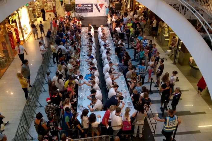 Ilustračný obrázok k článku Hokejisti bratislavského Slovana rozdávali autogramy svojim fanúšikom