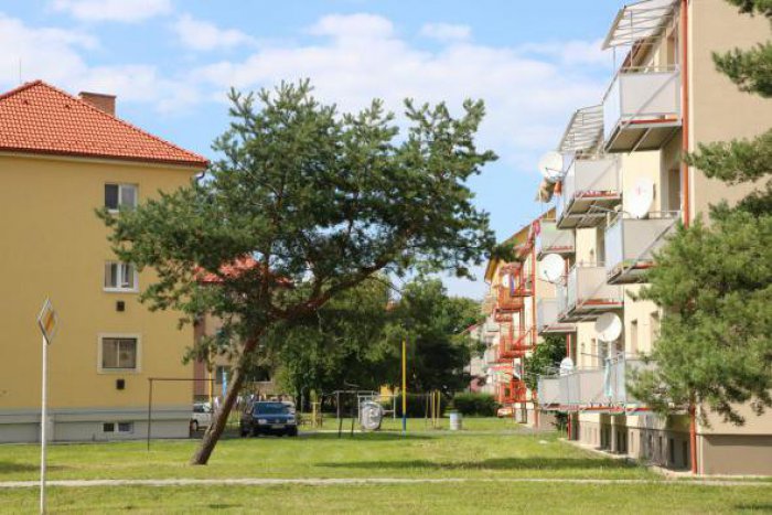 Ilustračný obrázok k článku Pribudlo osvetlenie aj dopravné značenie: Revitalizáciu na Zápotockého ukončili