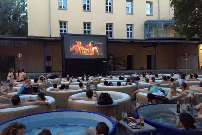 Ilustračný obrázok k článku LETNÉ KINO: Máte chuť na melodrámu, komédiu či akčný film? Stačí si vybrať