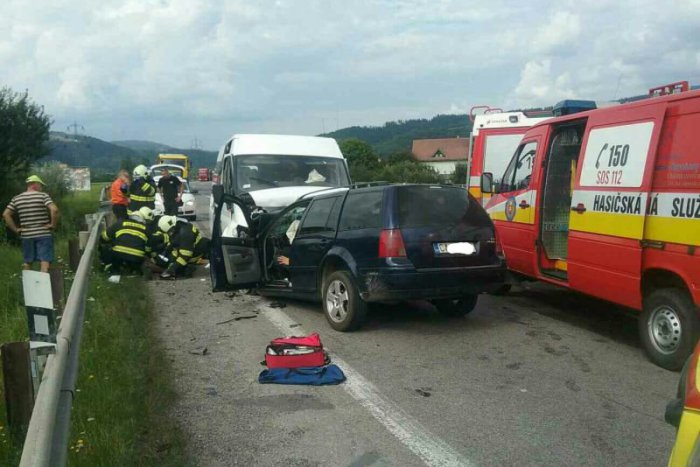 Ilustračný obrázok k článku Smrteľná nehoda na Kysuciach: Sedem ľudí zranených, jedna mŕtva žena