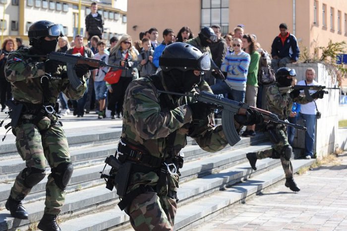 Ilustračný obrázok k článku SVET O SLOVENSKU: Menej zlodejov, viac násilníkov. Máme sa čím chváliť?