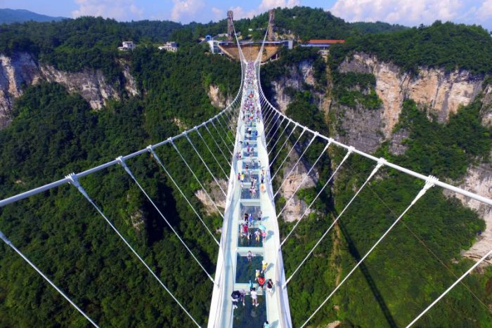 Ilustračný obrázok k článku KURIOZITA DŇA: Máte chuť na prechádzku? Na túto potrebujete hlavne nervy