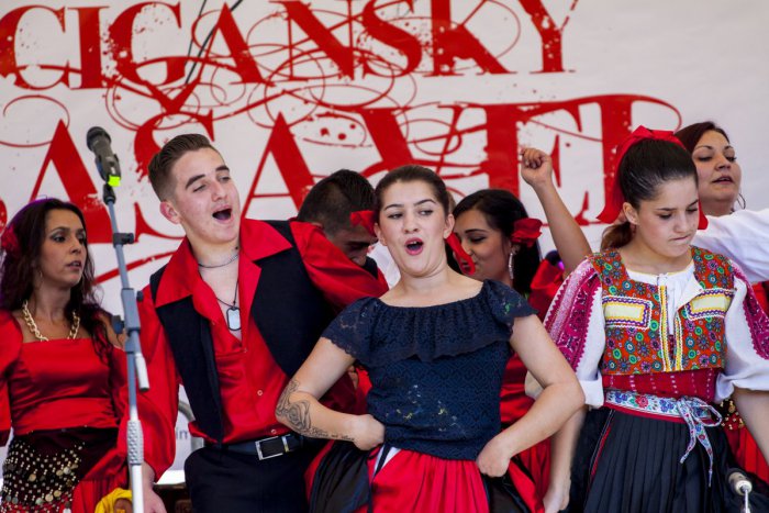 Ilustračný obrázok k článku OBRAZOM: Rómska hudba a tance ovládli Devín