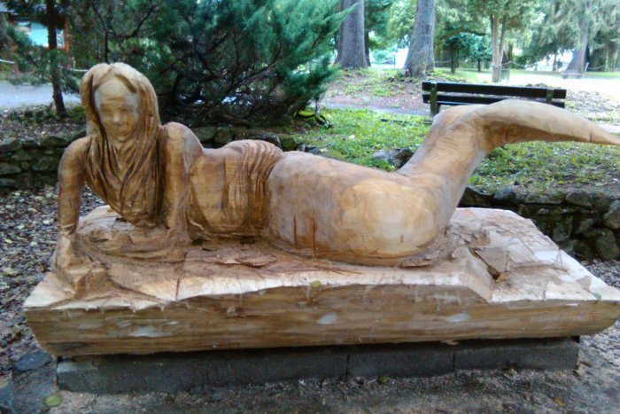 Ilustračný obrázok k článku FOTO: Lučenec ako v rozprávke. Mestský park krášlia nádherné drevené sochy