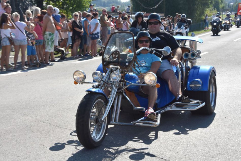 Ilustračný obrázok k článku Vôňa benzínu a zvuk nadupaných mašín: Jahodná ožije motozrazom!