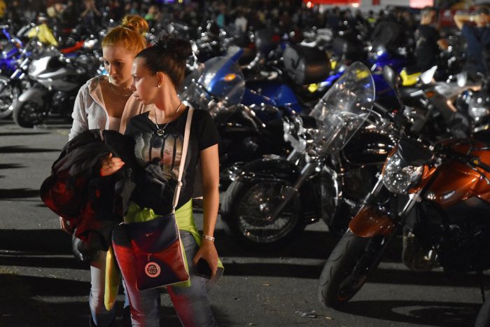 Ilustračný obrázok k článku Kolóna spanilej jazdy nemala konca kraja: Pútavé zábery z motozrazu na Šírave