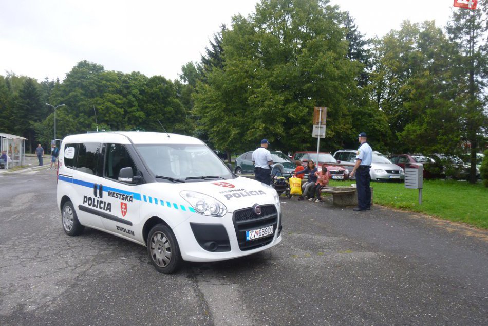 Ilustračný obrázok k článku Nepochopiteľný čin vo Zvolene. Výtržníci muža kopali a udierali priamo pred školou