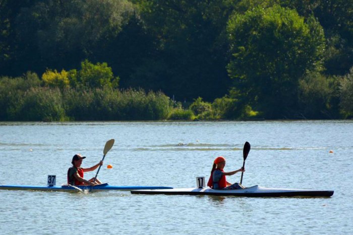 Ilustračný obrázok k článku Novozámocké deti majú kanoistiku rady: Naberali skúsenosti na prvých pretekoch