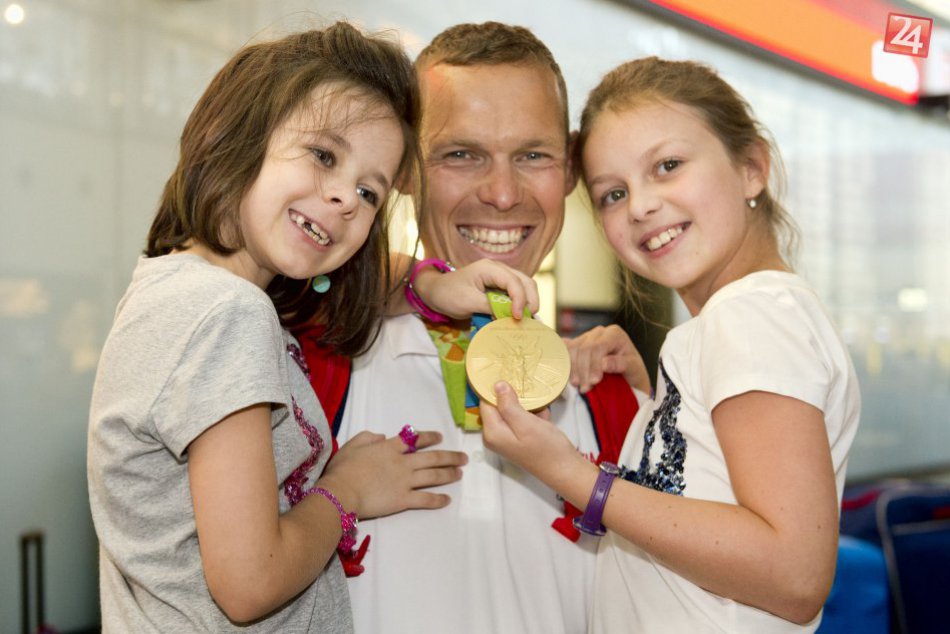 Ilustračný obrázok k článku FOTO: Návrat Tótha z Ria sprevádzaný ošiaľom. Úspešného chodca vítali transparentmi