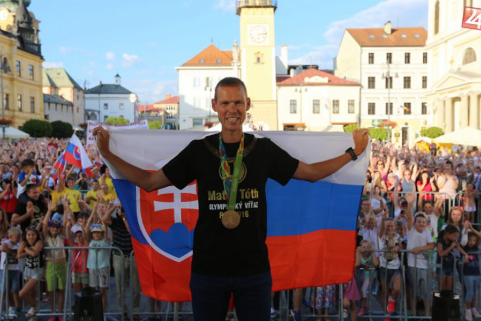 Ilustračný obrázok k článku FOTO: Zlatého Tótha privítali tisíce Bystričanov. Na Námestí vypukli veľkolepé oslavy