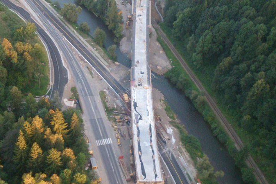 Ilustračný obrázok k článku FOTO: Brezniansky obchvat z vtáčej perspektívy. Pohľad, aký sa len tak nenaskytne