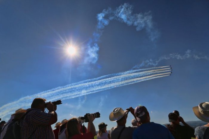 Ilustračný obrázok k článku Z KAŽDÉHO KÚTA: Nešťastie chodí po ľuďoch, na Sliači pútali lietadlá