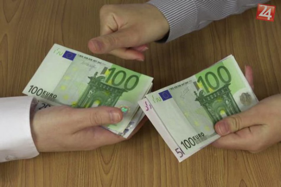 Ilustračný obrázok k článku RADÍME: Lacné pôžičky pred Vianocami môžu vyjsť draho najmä dôchodcov