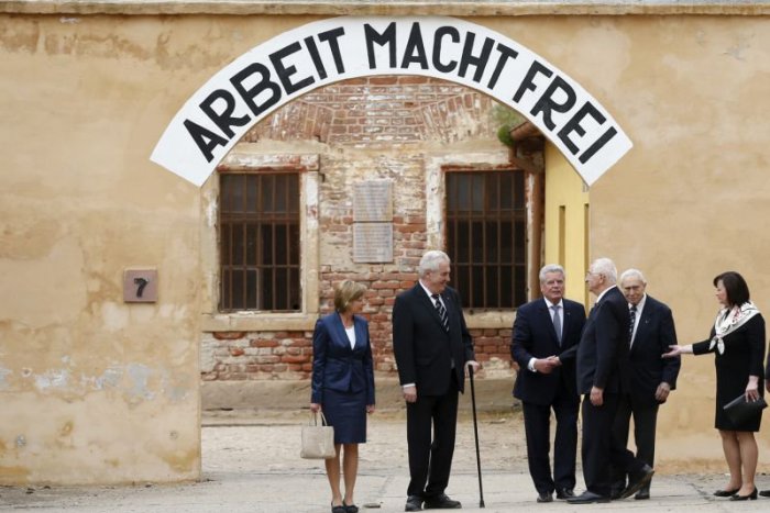 Ilustračný obrázok k článku Ministerstvo stredoškolákom: Choďte na exkurzie do koncentrákov!