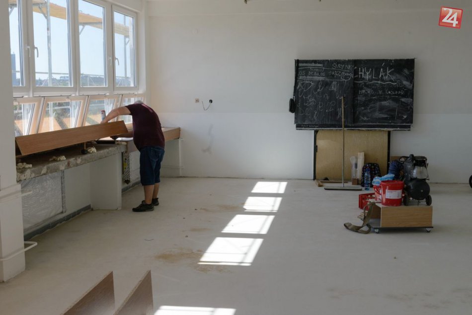 Ilustračný obrázok k článku Viaceré školy v Nitrianskom kraji zmodernizovali: Žiaci sa vrátia do lavíc včas