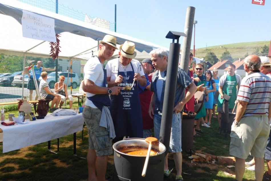 Ilustračný obrázok k článku Vo Ferčekovciach uvarili jedlá od výmyslu sveta: Džuraví hľeb aj krevetový guľáš!