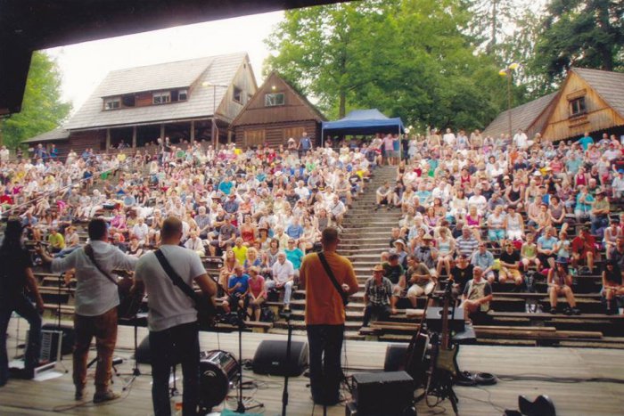 Ilustračný obrázok k článku Nový KLIP žiarskych hudobníkov: Točili na hranici dvoch krajín, nie náhodou