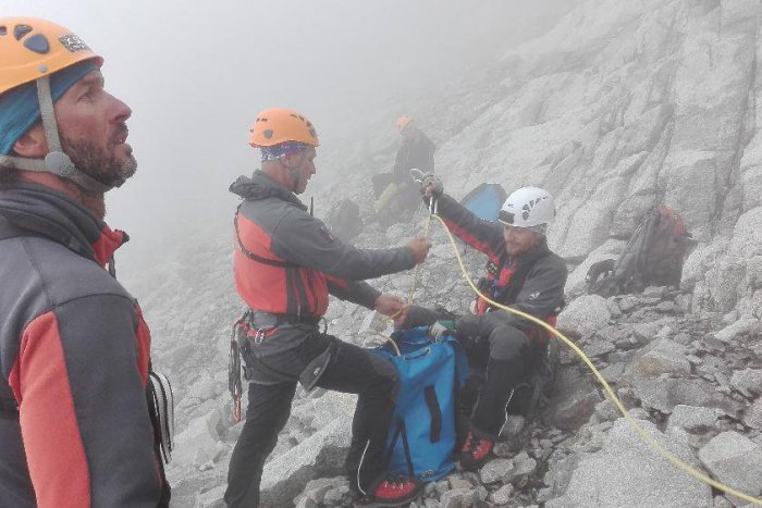 Ilustračný obrázok k článku Noc pod Rysmi a cesta vrtuľníkom: Česká turistka na tatranskú túru nezabudne