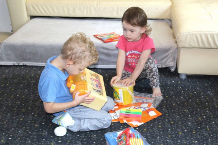 Ilustračný obrázok k článku Školská aktovka bola opäť štedrá. Vďaka darcom to mnohé rodiny budú mať ľahšie