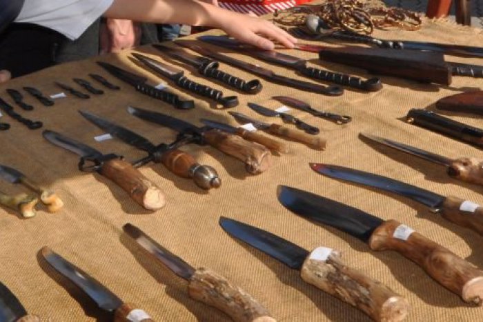 Ilustračný obrázok k článku SVET O SLOVENSKU: Do basy za dva nože?! V Belfaste áno