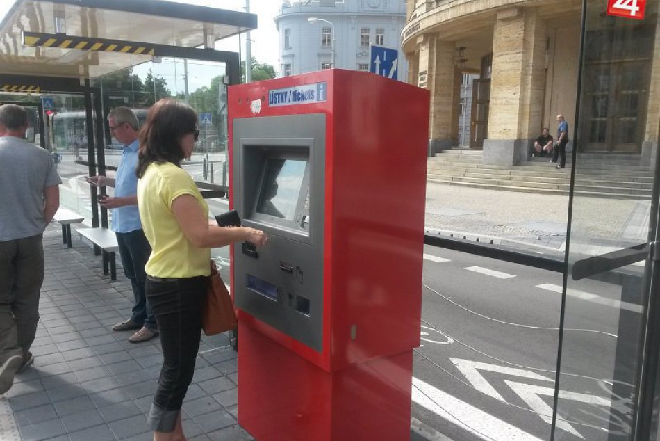 Ilustračný obrázok k článku DPB varuje pred podvodníkmi, manipulujú s multifunkčnými automatmi