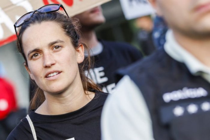 Ilustračný obrázok k článku Aktivistka, ktorá vystúpila proti protestom Bonaparte, bola fyzicky napadnutá!