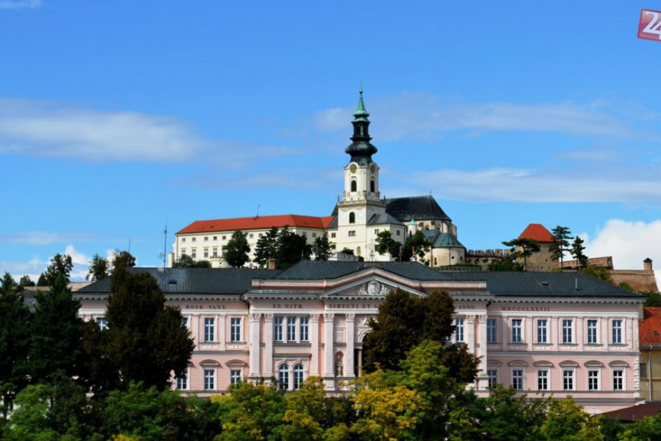 Ilustračný obrázok k článku Od zničenia NITRIANSKEJ veže uplynie 80 ROKOV: Na HRADE bude program aj pre DETI