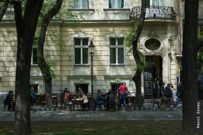 Ilustračný obrázok k článku Majitelia protestujú. Včera o desiatej večer kaviarne a bary v centre zatvorili