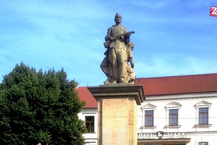 Ilustračný obrázok k článku Nemý svedok doby: Akú minulosť ukrýva socha dominujúca hlohovskému námestiu?