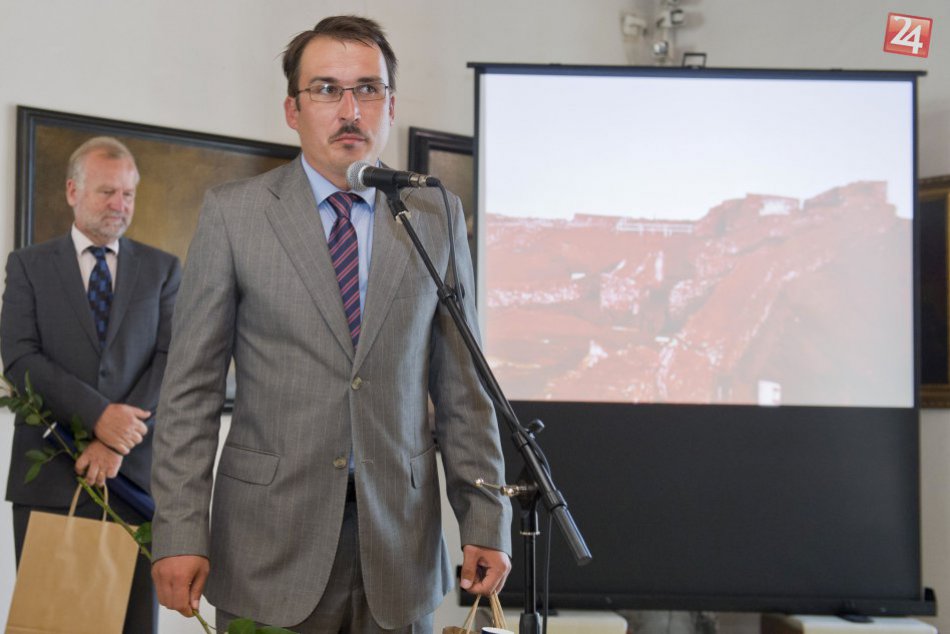 Ilustračný obrázok k článku FOTO: Pocta za vzácne nálezy na Pustom hrade. Prestížne ocenenie hovorí za všetko