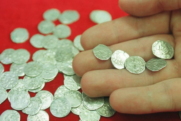 Ilustračný obrázok k článku Pestrá história platidiel: Naši predkovia platili mušľami i kožou