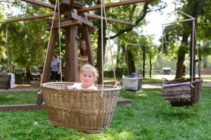 Ilustračný obrázok k článku TIPY NA VÍKEND: Mestá budú žiť jarmokmi, regióny tradičnými špecialitami a gajdošmi