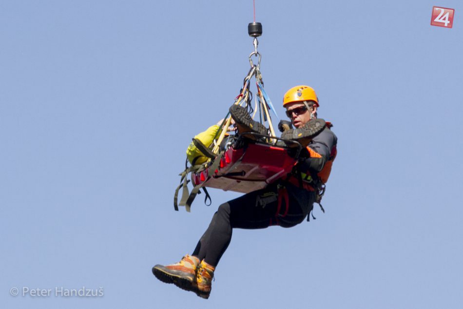 Ilustračný obrázok k článku Kyvadlová doprava na Gerlachovský štít: Vrtuľník prevážal siedmich zblúdilcov