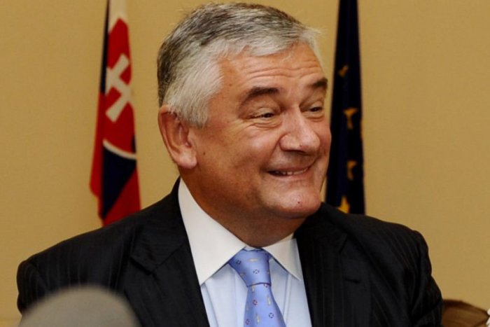 Ilustračný obrázok k článku Ohrozoval mravnú výchovu školáčok? Prokuratúra obvinila bývalého šéfa SNS